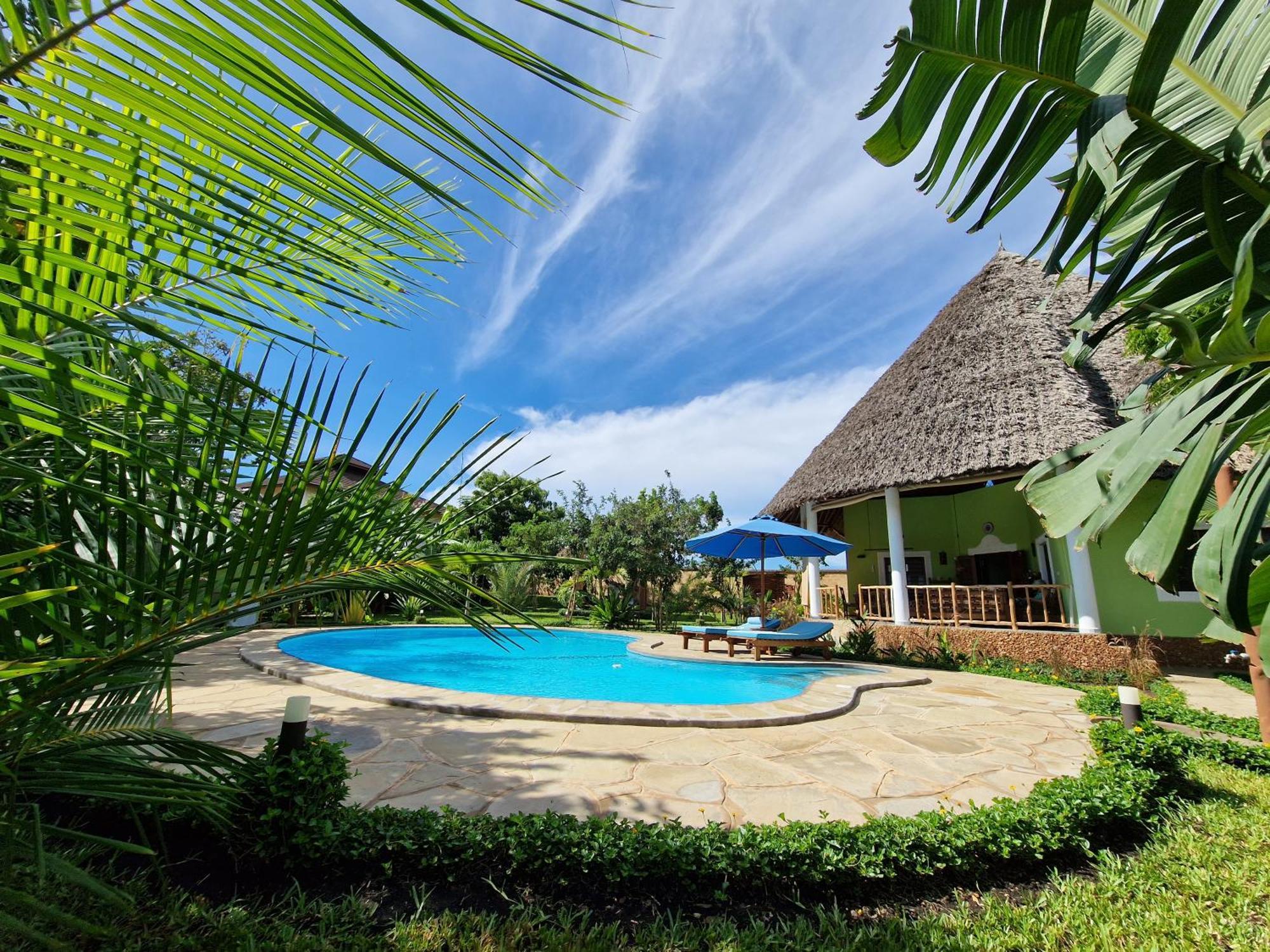 Paradiesische Villa Maisha Mazuri Mit Pool. Terrasse Und Personal 디아니 해변 외부 사진