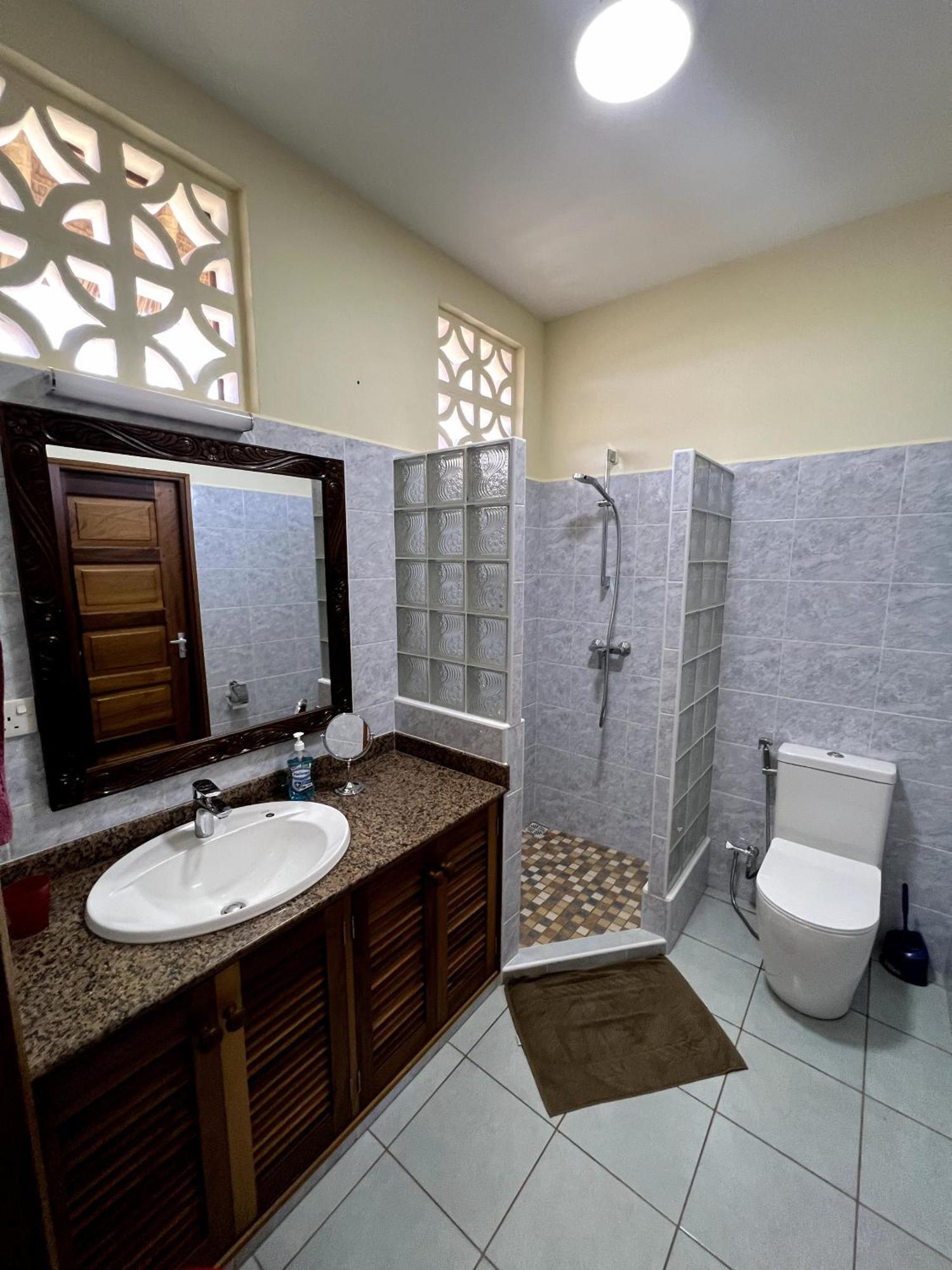 Paradiesische Villa Maisha Mazuri Mit Pool. Terrasse Und Personal 디아니 해변 외부 사진