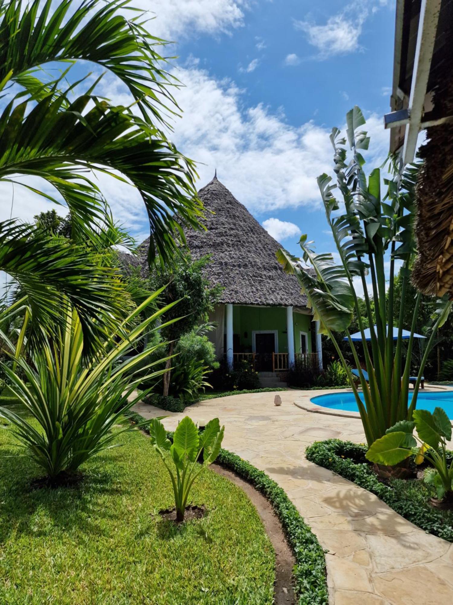 Paradiesische Villa Maisha Mazuri Mit Pool. Terrasse Und Personal 디아니 해변 외부 사진