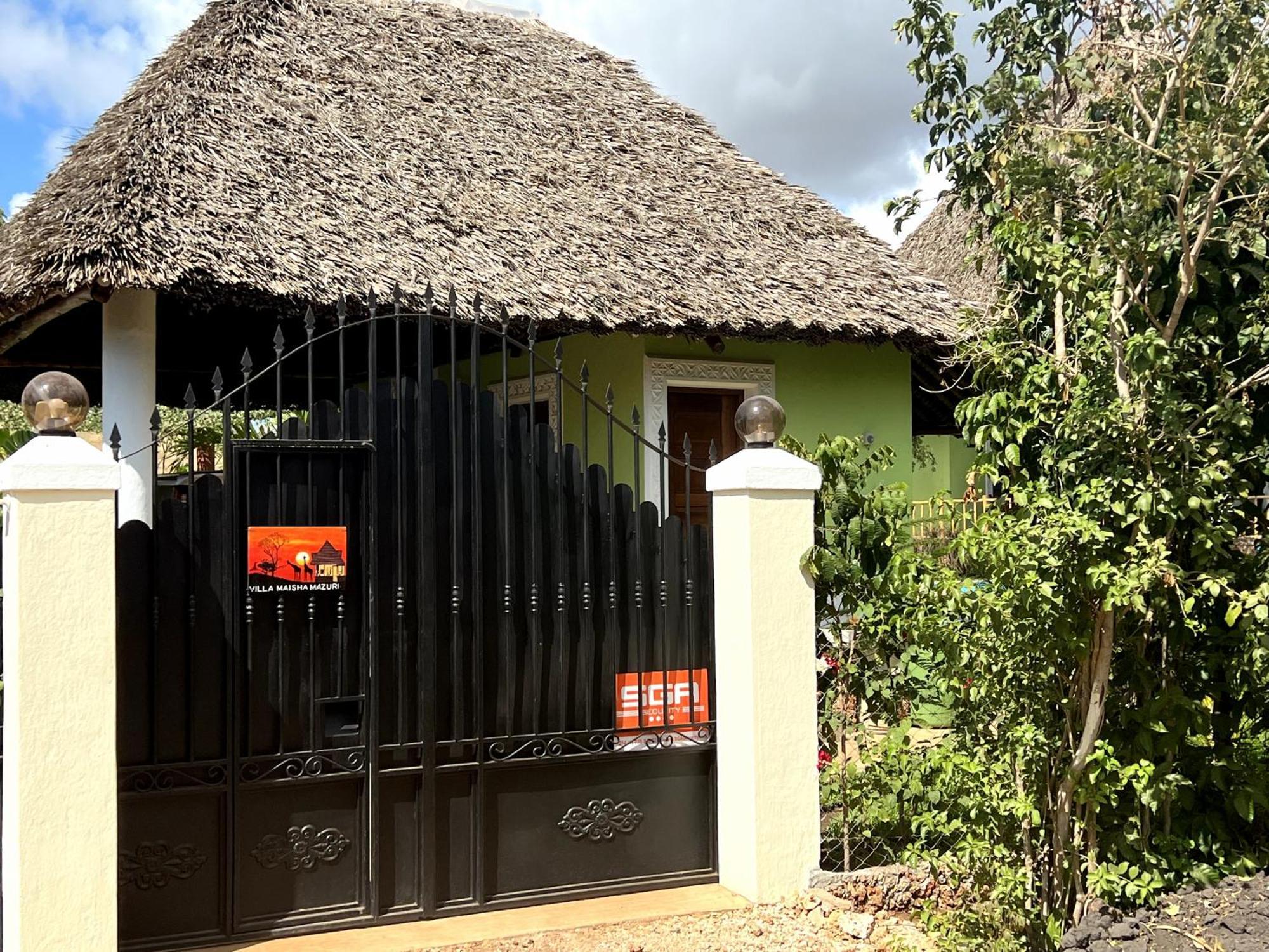 Paradiesische Villa Maisha Mazuri Mit Pool. Terrasse Und Personal 디아니 해변 외부 사진